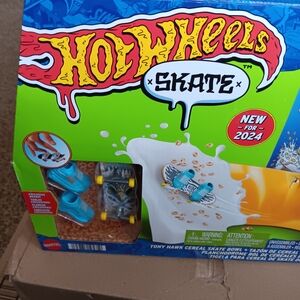 Mattel Hot Wheels Skate Set - Blue and Yellow